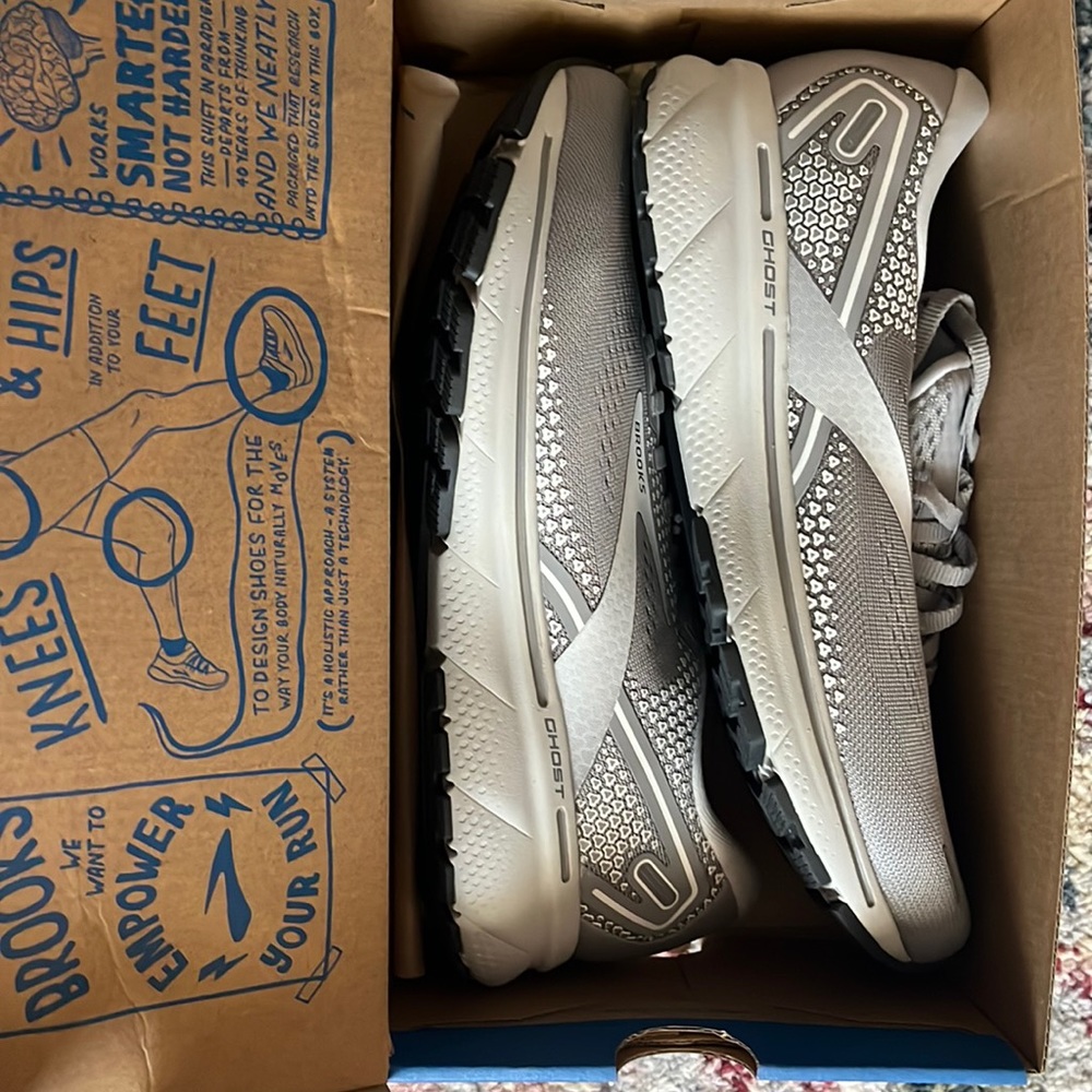 Brooks ghost 14 size 9 WIDE- brand new never worn